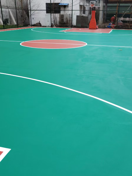 衡东 球场长期使用易出现地面开裂